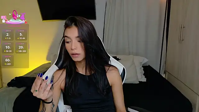 Snapshot of AnabelWolf chatting on September 12, 2025, 5:24 pm AnabelWolf online show from September 12, 2025, 5:24 pm