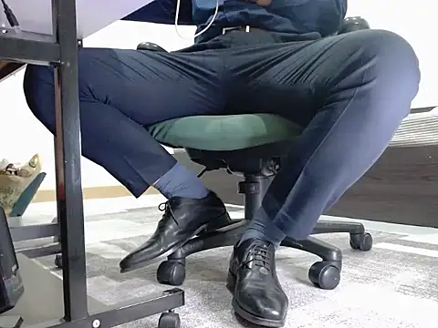 softlyS online show from December 18, 2024, 2:06 pm