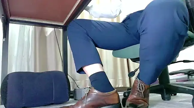 softlyS online show from March 4, 2025, 3:37 pm