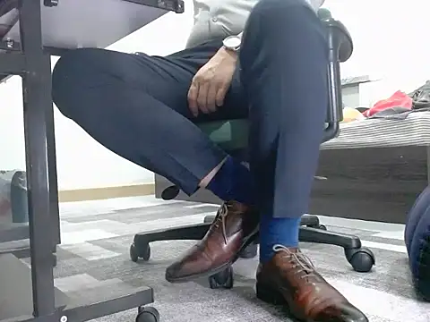 softlyS online show from December 23, 2024, 4:28 pm