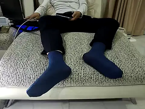 softlyS online show from December 15, 2024, 3:20 pm