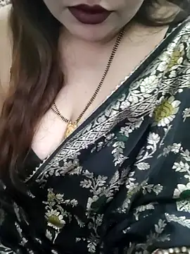 Snapshot of Mayuri77 chatting on December 19, 2025, 5:04 pm Mayuri77 online show from December 19, 2025, 5:04 pm