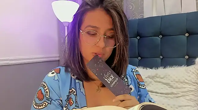 Pandoracherry online show from March 15, 2025, 8:26 am