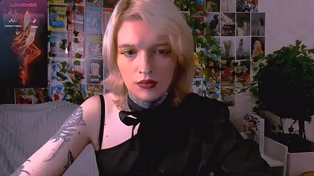 Snapshot of Simona_Rain chatting on November 1, 2025, 10:36 pm Simona Rain online show from November 1, 2025, 10:36 pm