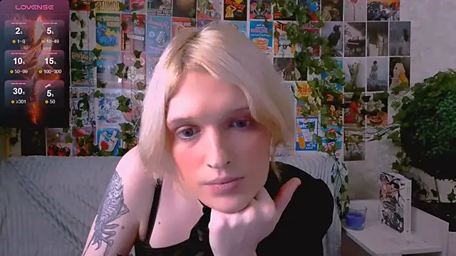 Snapshot of Simona_Rain chatting on October 29, 2025, 10:31 pm Simona Rain online show from October 29, 2025, 10:31 pm