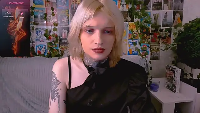 Snapshot of Simona_Rain chatting on October 31, 2025, 11:33 pm Simona Rain online show from October 31, 2025, 11:33 pm