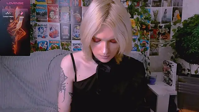 Snapshot of Simona_Rain chatting on November 6, 2025, 10:14 pm Simona Rain online show from November 6, 2025, 10:14 pm