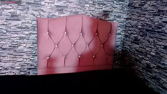 sofi bronw online show from November 28, 2025, 1:55 pm