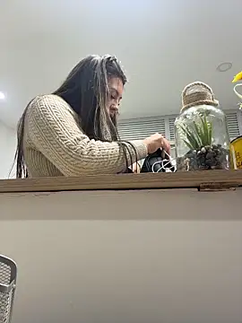 LIZ-06  online show from April 16, 2026, 4:19 pm