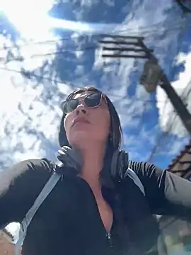 LIZ-06  online show from April 2, 2026, 3:41 pm