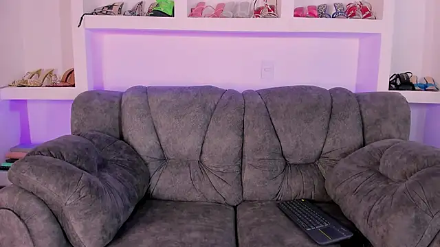 Radiant Naomi online show from March 26, 2026, 11:30 am