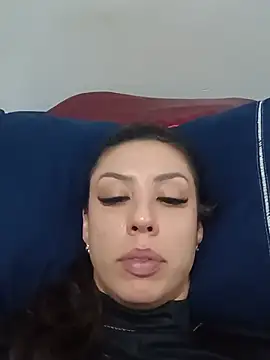 dudaferraz7 online show from June 24, 2026, 9:34 pm