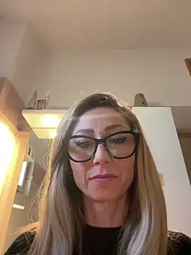 Snapshot of harleyejoker1 chatting on February 21, 2025, 9:24 am harleyejoker1 online show from February 21, 2025, 9:24 am