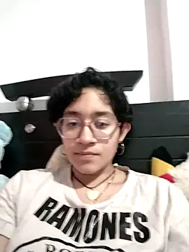 Snapshot of Lili_Gomez_ chatting on December 21, 2025, 2:52 pm Lili Gomez online show from December 21, 2025, 2:52 pm