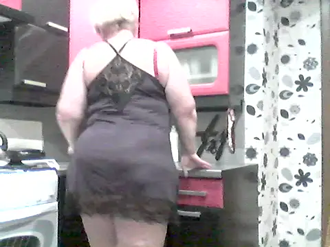 Lisa Suzie online show from November 3, 2025, 3:15 pm