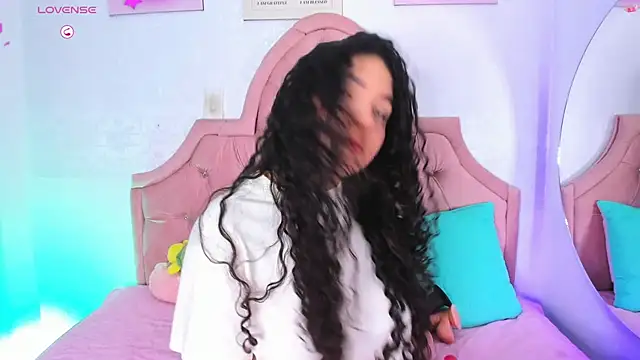 amandalee01 online show from January 5, 2026, 7:50 pm