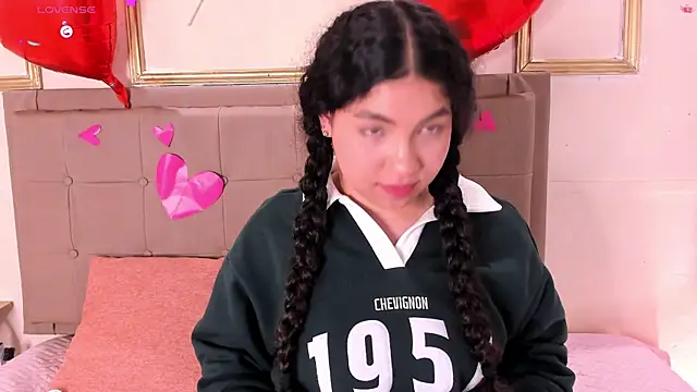 amandalee01 online show from February 14, 2026, 7:47 pm