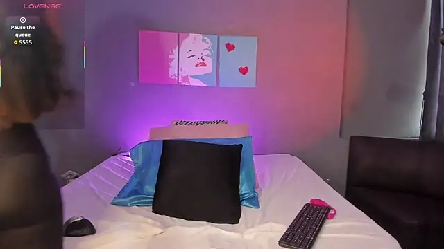 Snapshot of PammelaRoss1 chatting on October 17, 2025, 5:26 pm PammelaRoss1 online show from October 17, 2025, 5:26 pm