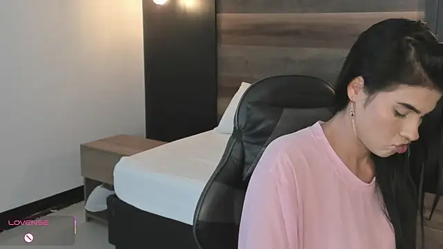 stephanya  online show from March 11, 2026, 7:08 pm