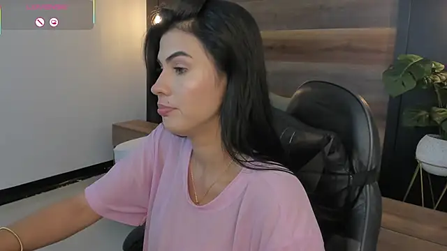 stephanya  online show from February 13, 2026, 7:25 pm