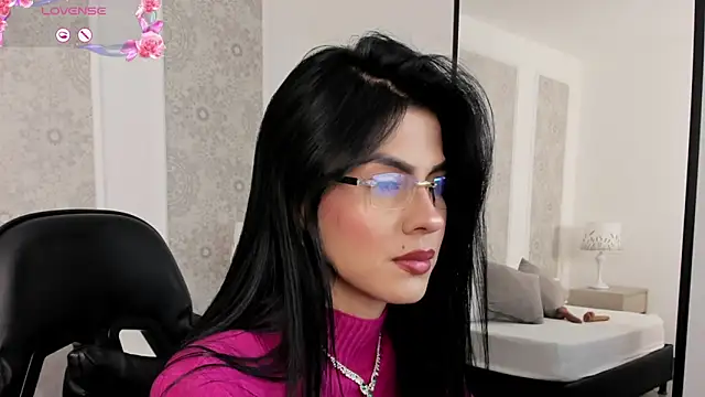 stephanya  online show from May 14, 2026, 7:44 pm