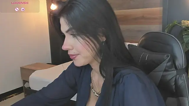 stephanya  online show from February 2, 2026, 7:13 pm