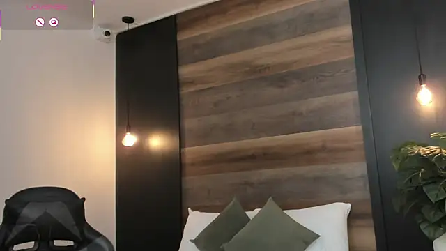 stephanya  online show from March 28, 2026, 12:28 pm