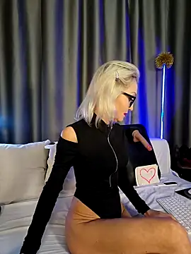 Snapshot of Milforja chatting on February 17, 2026, 6:49 pm Milforja online show from February 17, 2026, 6:49 pm