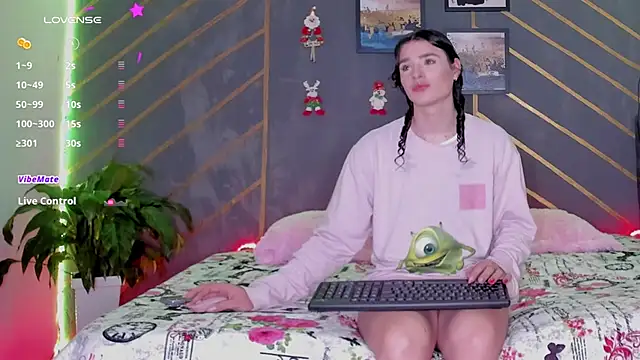 Snapshot of elafranco_ chatting on January 2, 2025, 10:05 am elafranco online show from January 2, 2025, 10:05 am