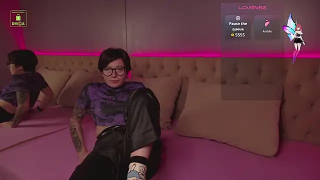 Ishtar Divine online show from October 25, 2025, 4:55 am