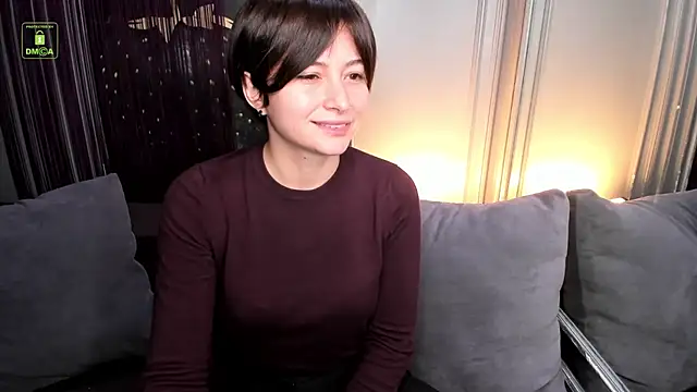 Ishtar Divine online show from November 17, 2025, 5:11 am