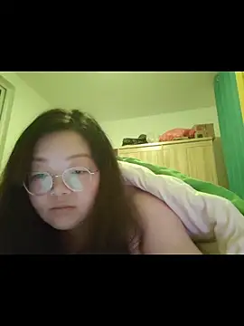 Snapshot of Weiwei5200 chatting on November 17, 2025, 9:35 am Weiwei5200 online show from November 17, 2025, 9:35 am