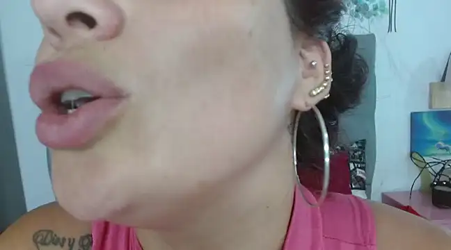 Chanel Foxx  online show from March 7, 2025, 1:31 am