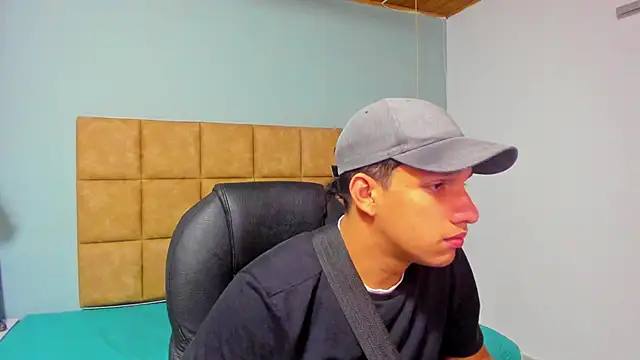 Snapshot of Jheidertwink chatting on September 14, 2025, 12:27 pm Jheidertwink online show from September 14, 2025, 12:27 pm