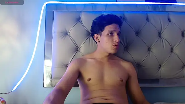 Snapshot of Jheidertwink chatting on February 9, 2025, 6:33 am Jheidertwink online show from February 9, 2025, 6:33 am