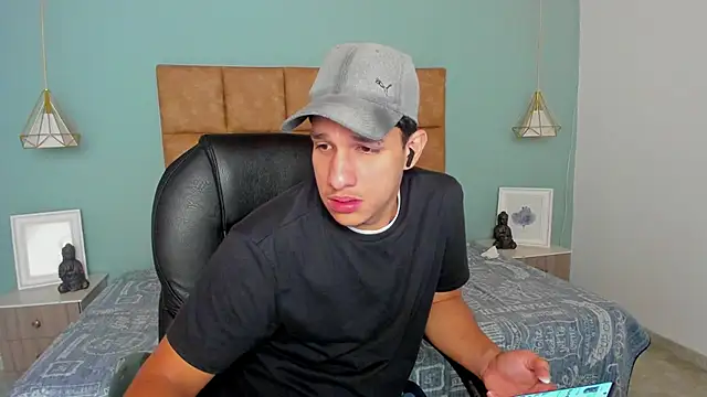 Snapshot of Jheidertwink chatting on September 22, 2025, 12:33 pm Jheidertwink online show from September 22, 2025, 12:33 pm