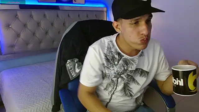 Snapshot of Jheidertwink chatting on February 15, 2025, 3:52 am Jheidertwink online show from February 15, 2025, 3:52 am