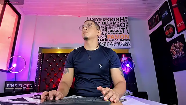 Snapshot of JoshMillerr_ chatting on May 14, 2026, 7:00 pm JoshMillerr online show from May 14, 2026, 7:00 pm