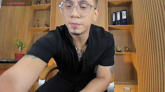 Snapshot of JoshMillerr_ chatting on May 20, 2026, 7:00 pm JoshMillerr online show from May 20, 2026, 7:00 pm