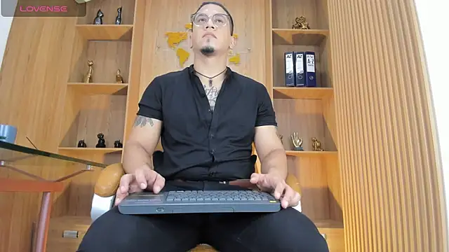 Snapshot of JoshMillerr_ chatting on June 1, 2026, 7:24 pm JoshMillerr online show from June 1, 2026, 7:24 pm