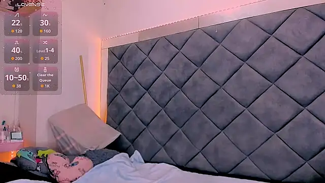 Nellyhills online show from November 2, 2025, 3:39 pm