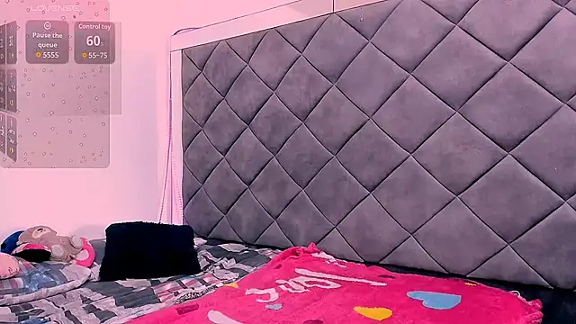 Nellyhills online show from November 23, 2025, 6:07 pm