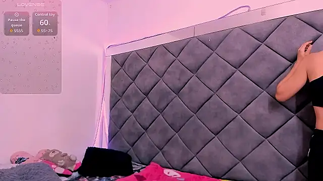 Nellyhills online show from November 10, 2025, 1:49 pm