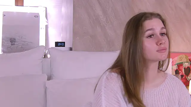 EllieHayes online show from December 22, 2025, 5:46 pm