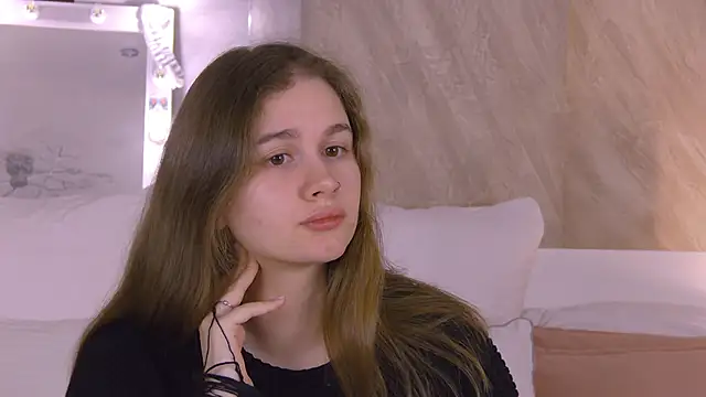 EllieHayes online show from March 5, 2026, 1:13 am