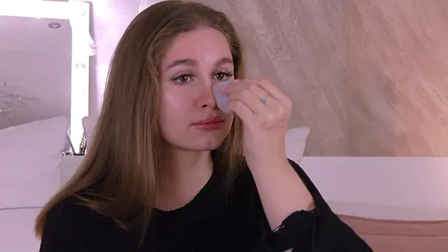 EllieHayes online show from November 15, 2025, 6:12 pm