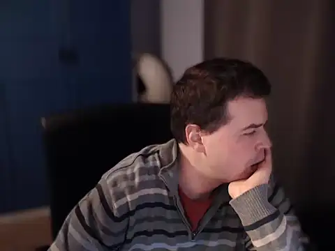 Snapshot of CuteMan33 chatting on October 31, 2025, 11:44 pm CuteMan33 online show from October 31, 2025, 11:44 pm