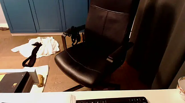 Snapshot of CuteMan33 chatting on March 19, 2025, 1:10 am CuteMan33 online show from March 19, 2025, 1:10 am