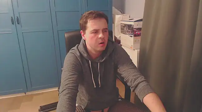 Snapshot of CuteMan33 chatting on December 24, 2024, 2:54 am CuteMan33 online show from December 24, 2024, 2:54 am