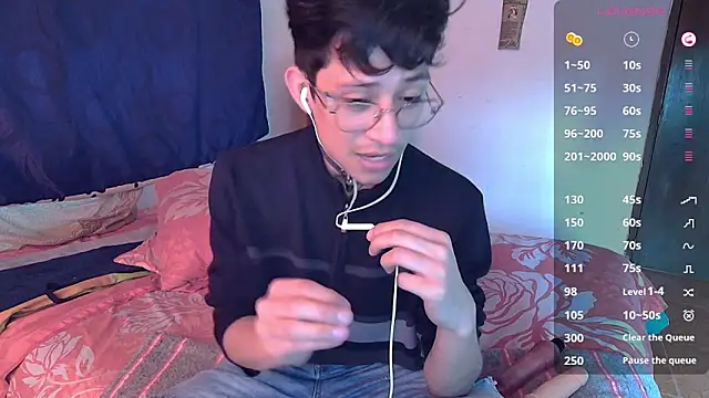 Snapshot of Sweet_c4mer0n chatting on October 17, 2025, 9:05 pm Sweet c4mer0n online show from October 17, 2025, 9:05 pm